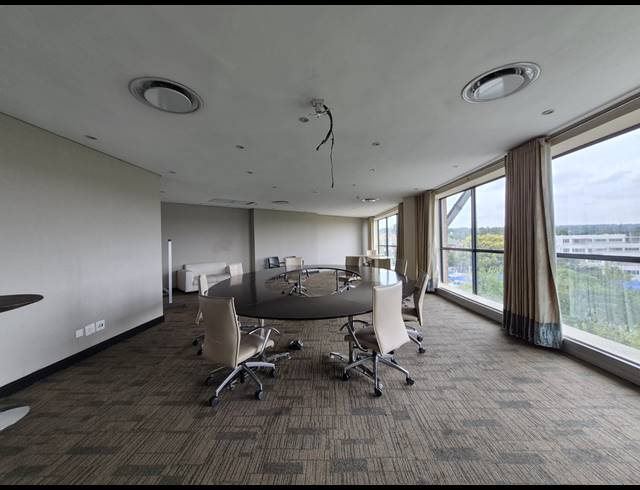 98M² OFFICE TO LET IN SUNNINGHILL